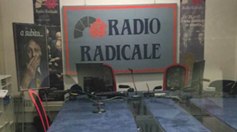 Lo studio vuoto di Radio Radicale
