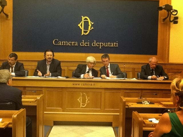 Roma e Milano,  Presidio silenzioso sulla privatizzazione della RAI, 25 ottobre 2014