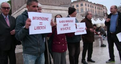 Un momento del flash mod organizzato da Società Libera Per la vita di Radio Radicale, a Roma