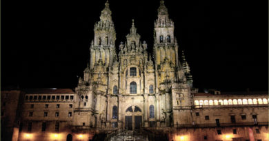 Una veduta notturna della Cattedrale di Santiago di Compostela